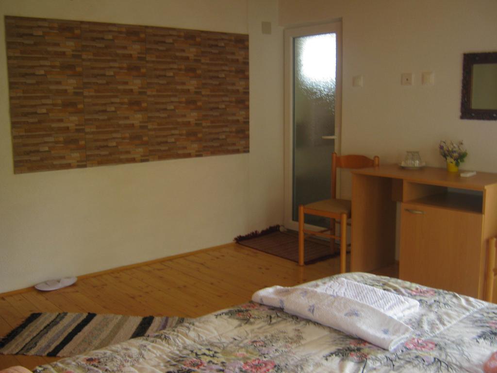 Risto'S Guest House Elshani Pokoj fotografie