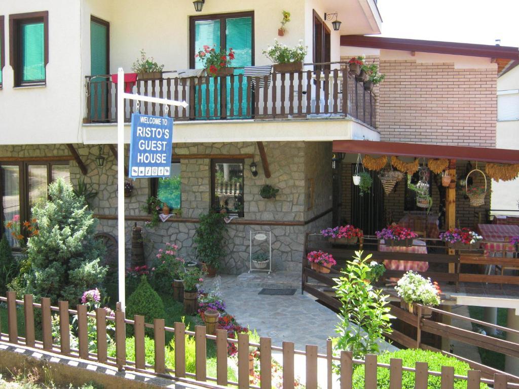 Risto'S Guest House Elshani Exteriér fotografie