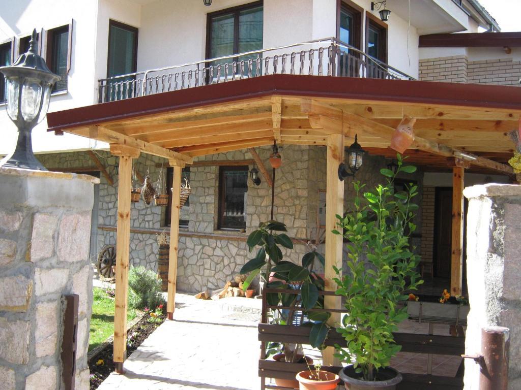 Risto'S Guest House Elshani Exteriér fotografie