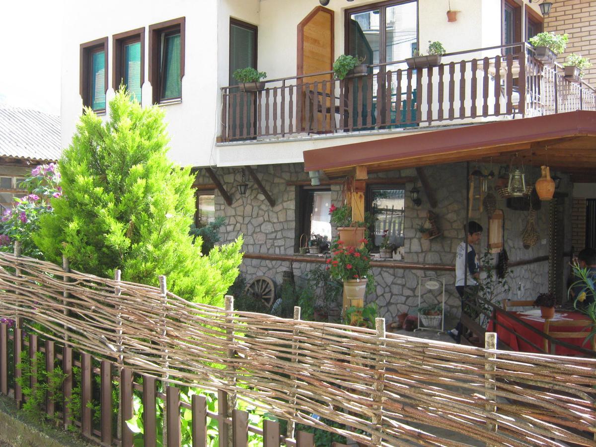 Risto'S Guest House Elshani Exteriér fotografie