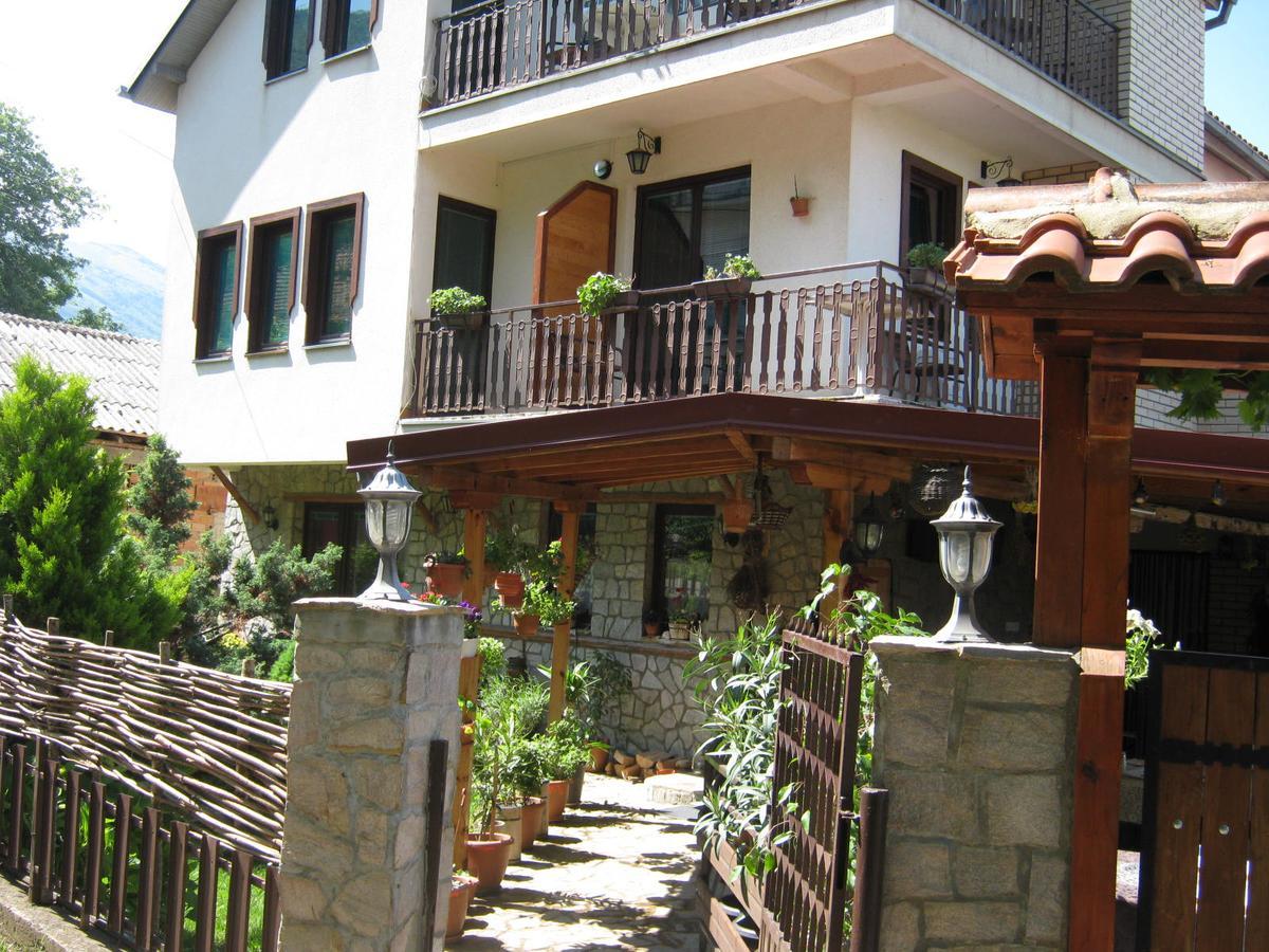 Risto'S Guest House Elshani Exteriér fotografie
