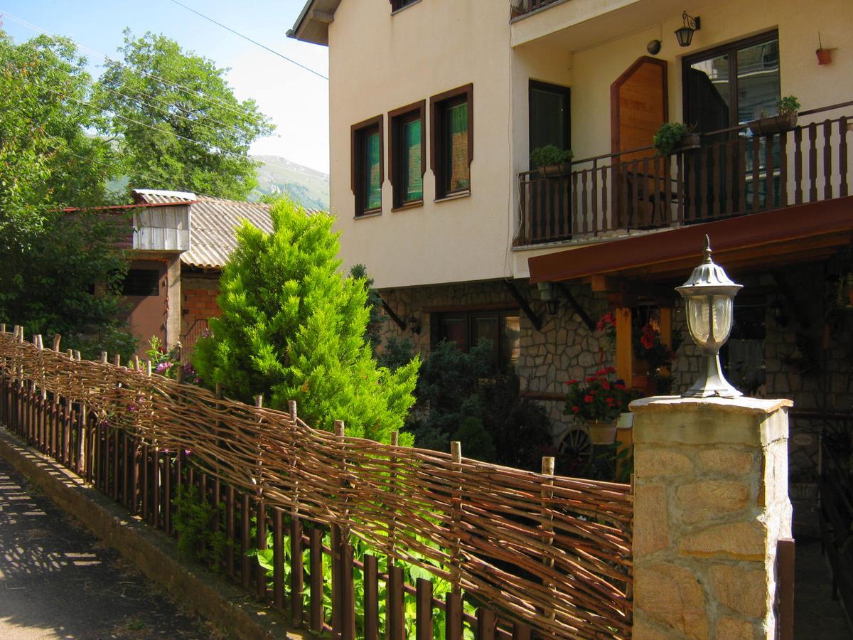 Risto'S Guest House Elshani Exteriér fotografie
